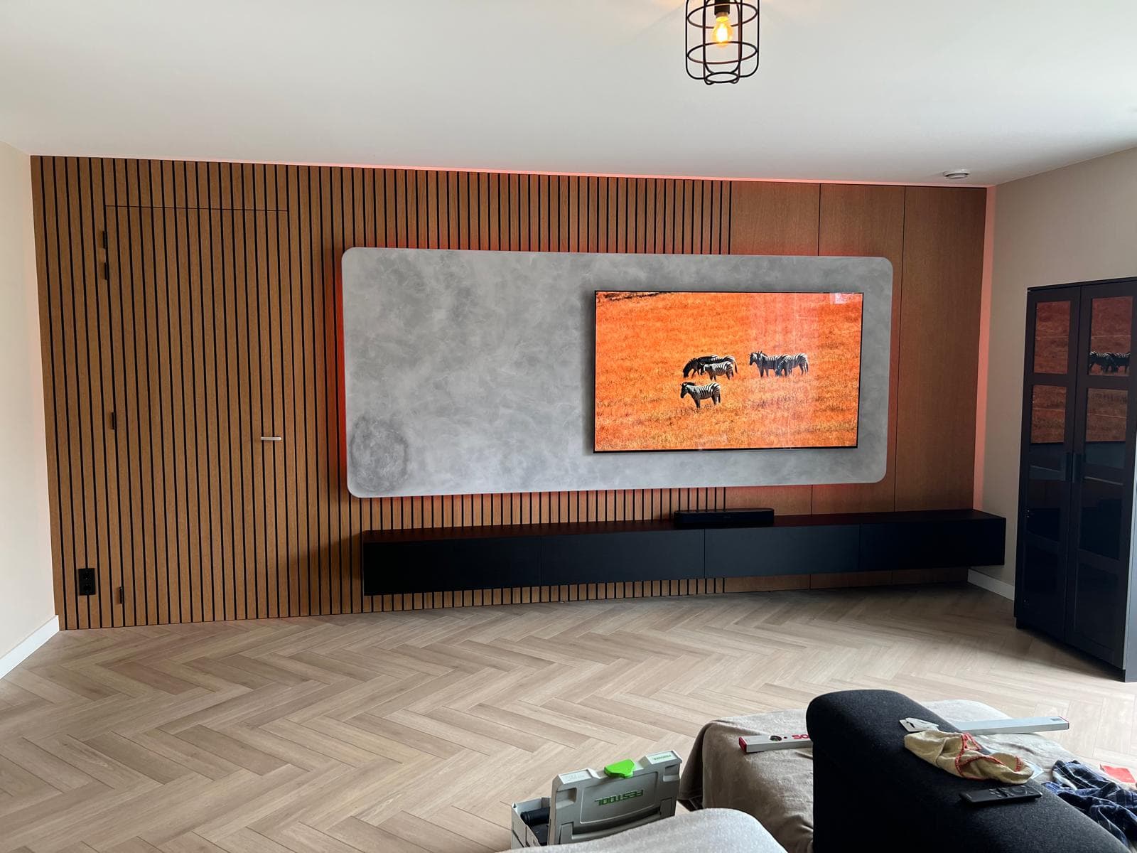 Een deur die verdwijnt in de wand