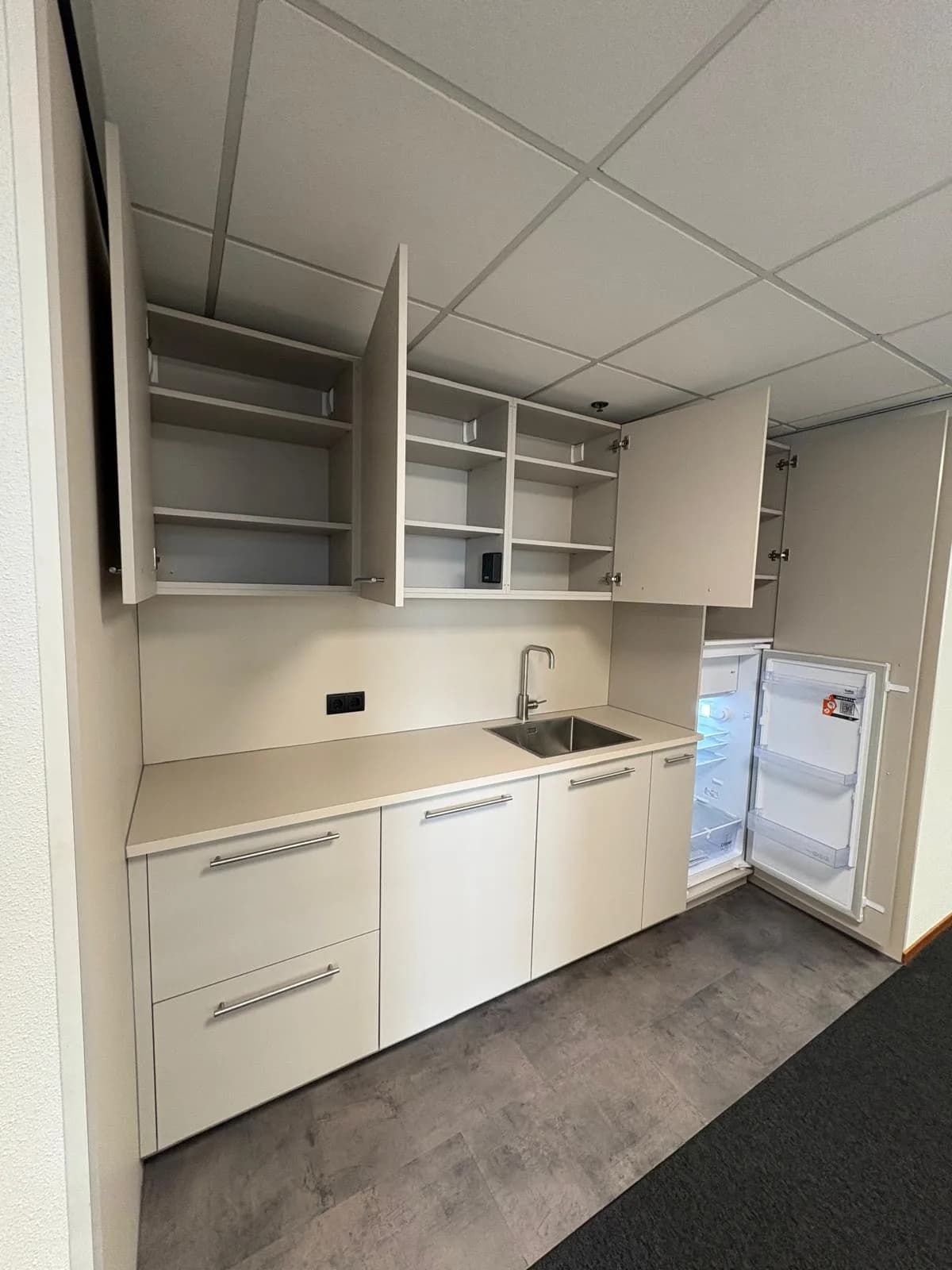 Een rustige pantry met volop bergruimte