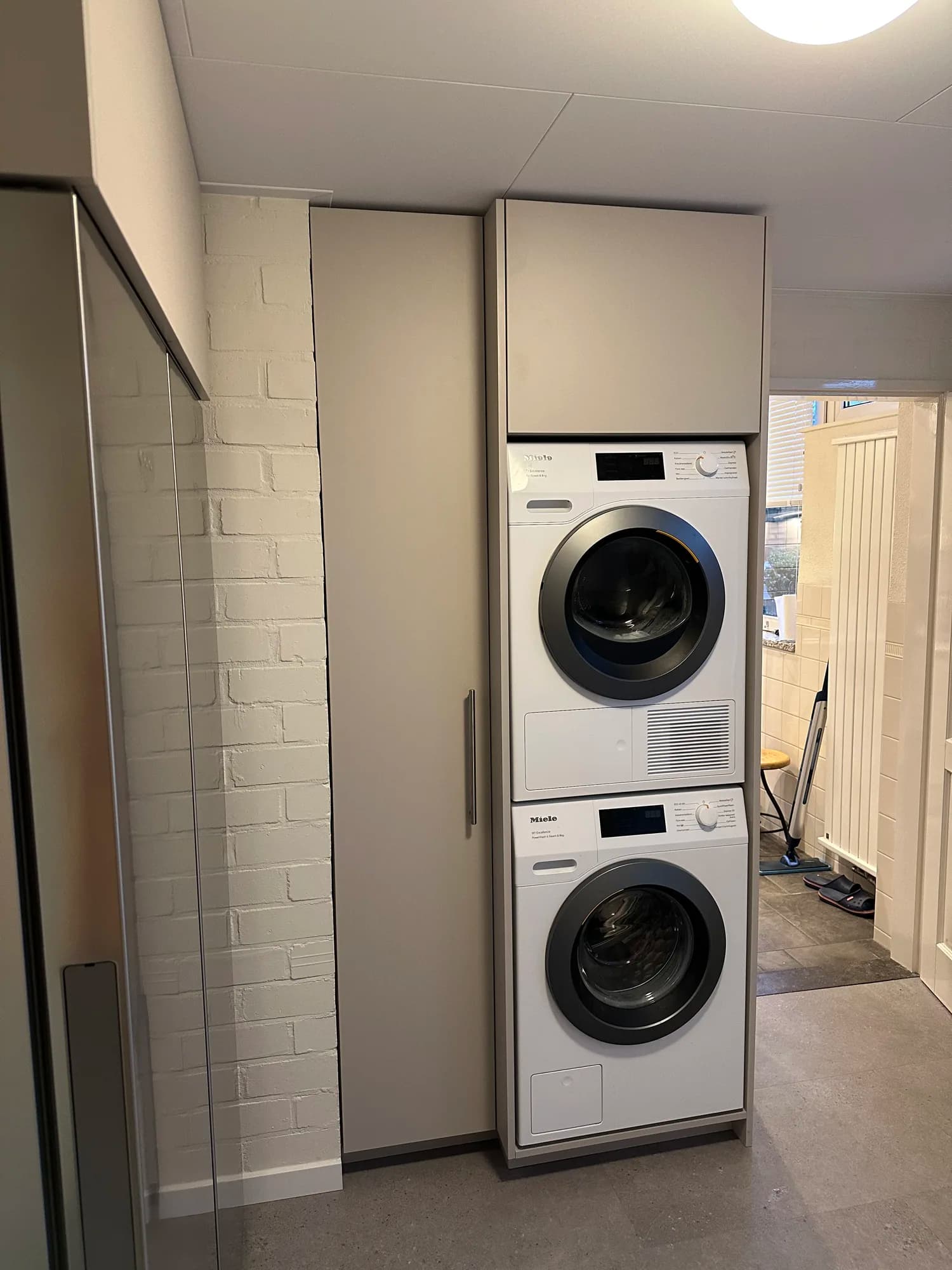 Maatwerk waskast en opbergruimte